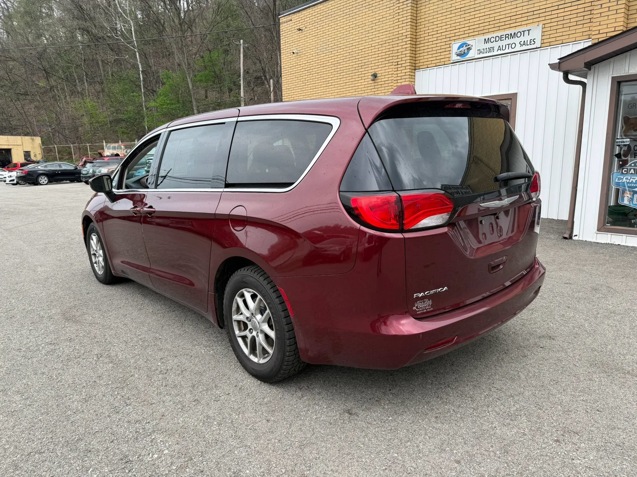 Used 2017 Chrysler Pacifica Touring FWD image 8