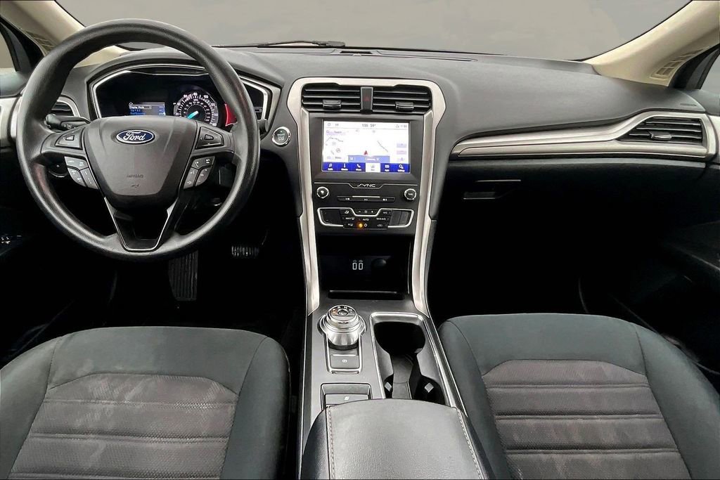 Used 2020 Ford Fusion SE image 9