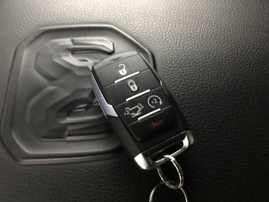 Used 2023 RAM 1500 Laramie AWD/4WD image 10
