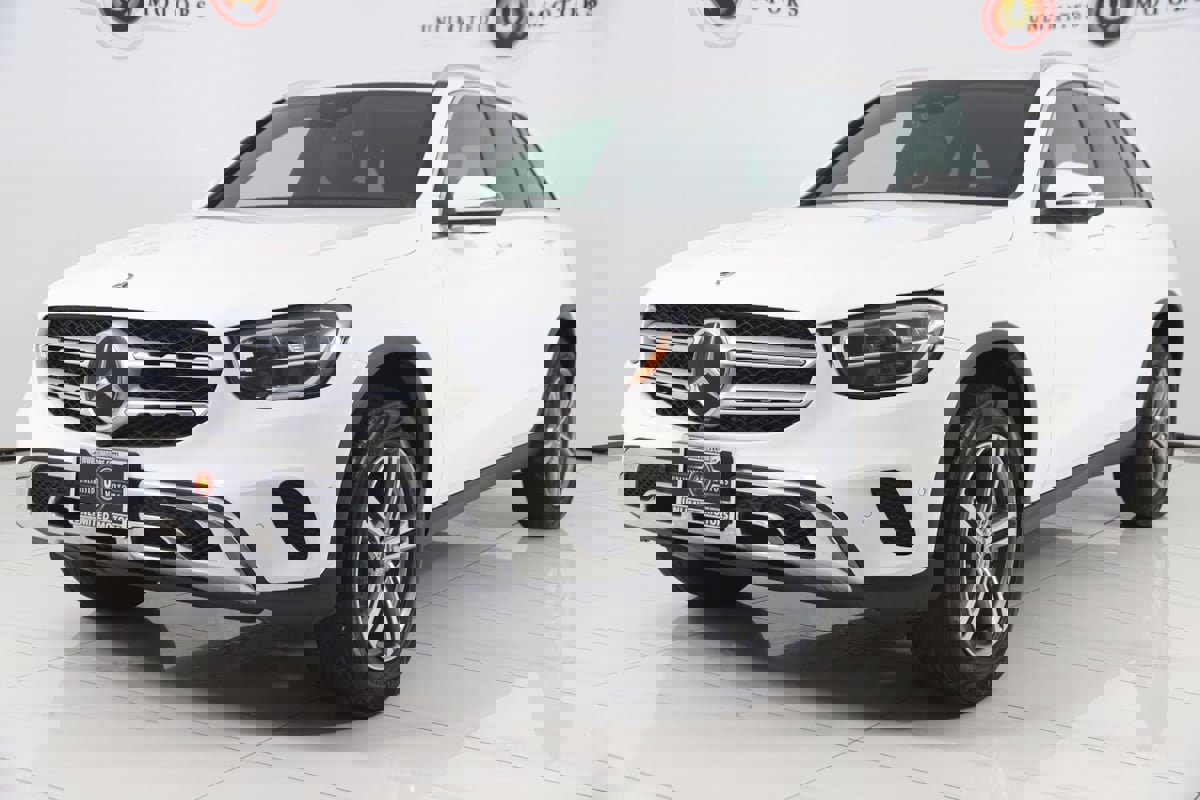 Used 2022 Mercedes-Benz GLC 300 4MATIC w/ Driver Assistance Package image 5