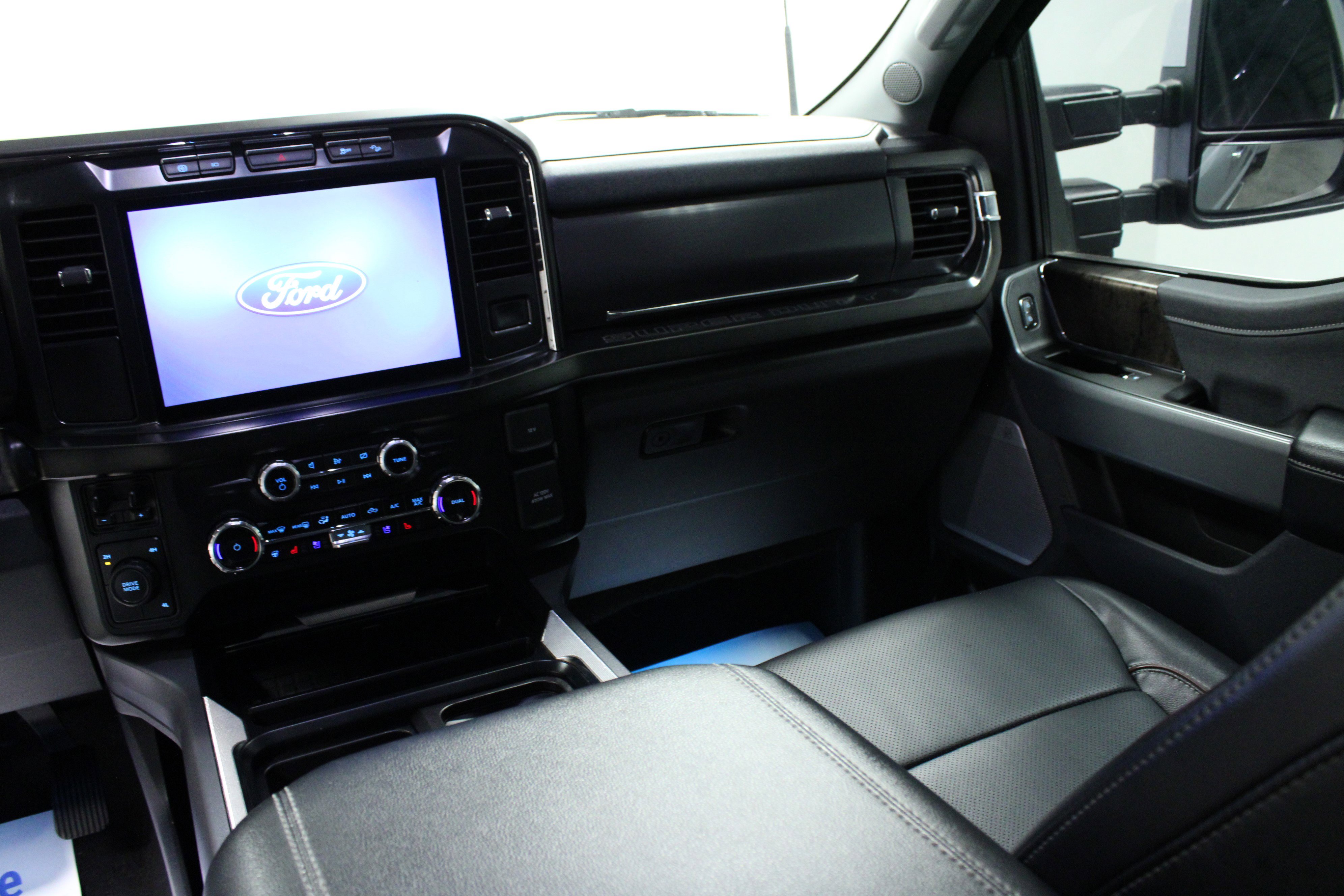 Used 2024 Ford F350 Lariat w/ Chrome Package image 19