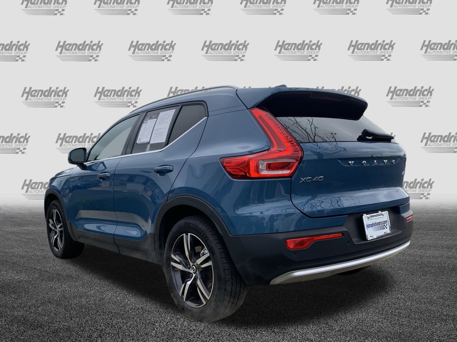 Used 2025 Volvo XC40 B5 Core image 8
