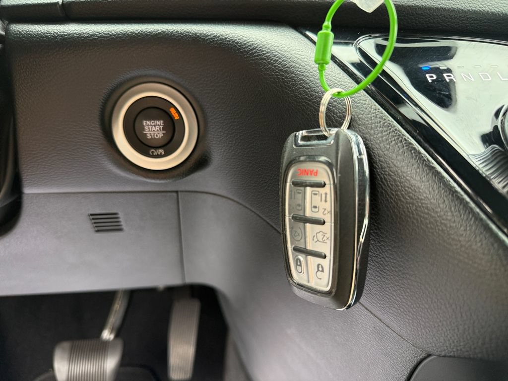 Used 2025 Chrysler Pacifica Select FWD image 30