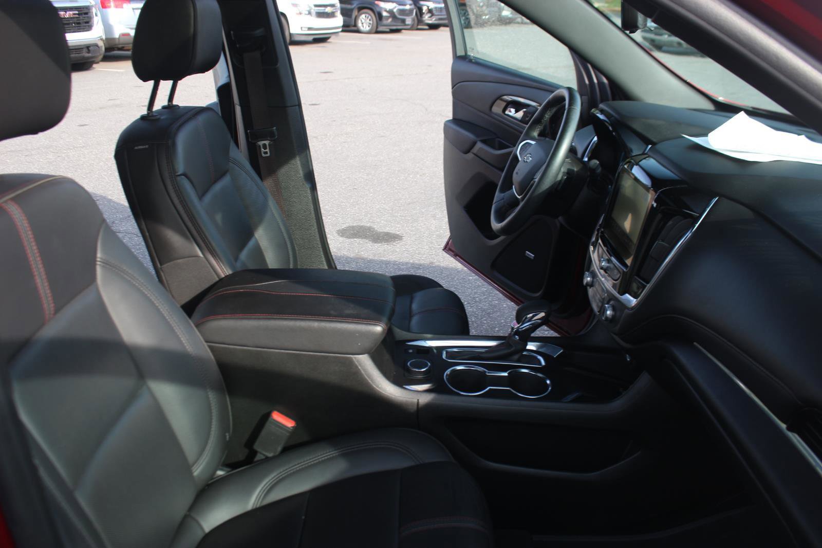 Used 2024 Chevrolet Traverse RS w/ LPO, Floor Liner Package image 38