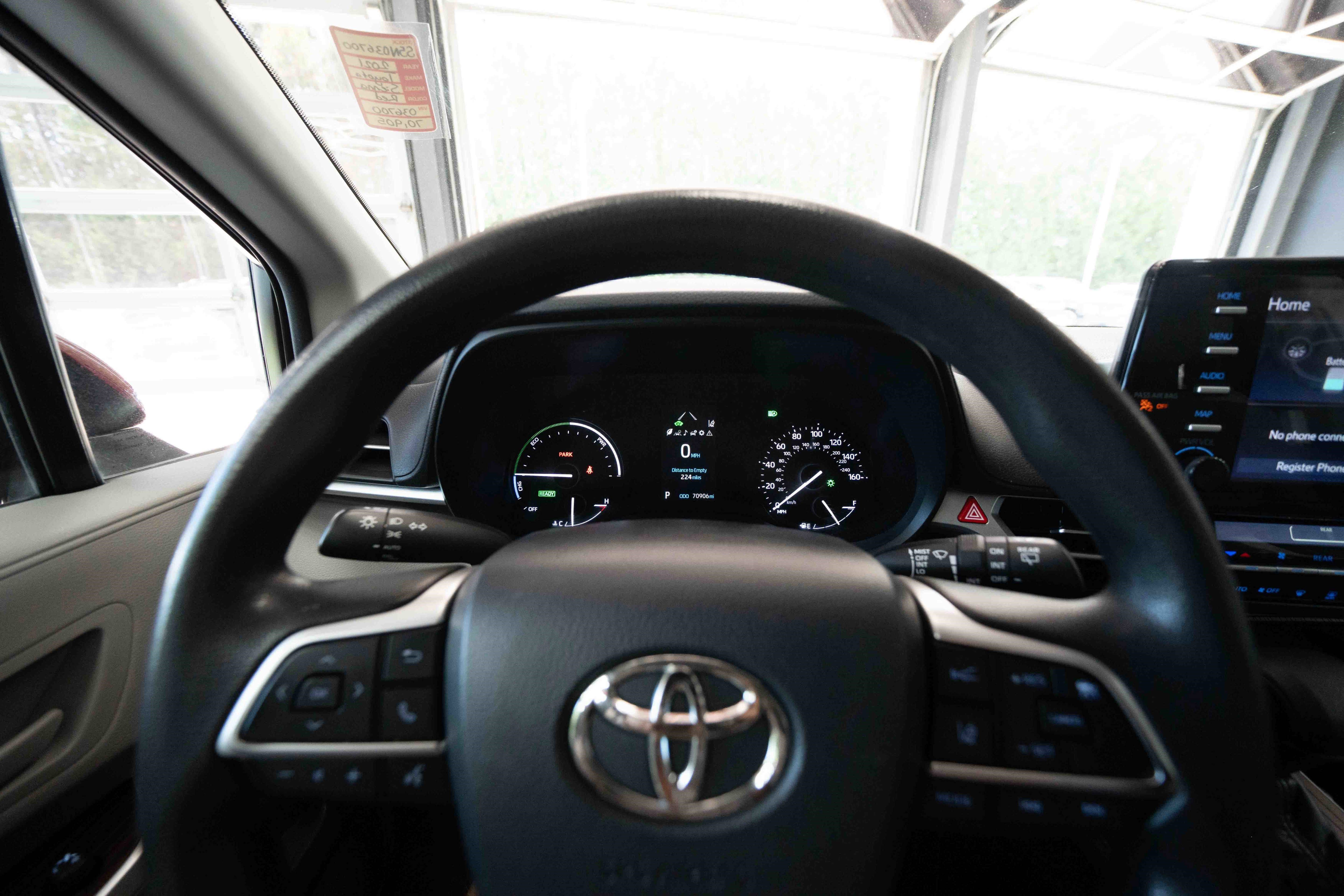 Used 2021 Toyota Sienna LE AWD/4WD image 15