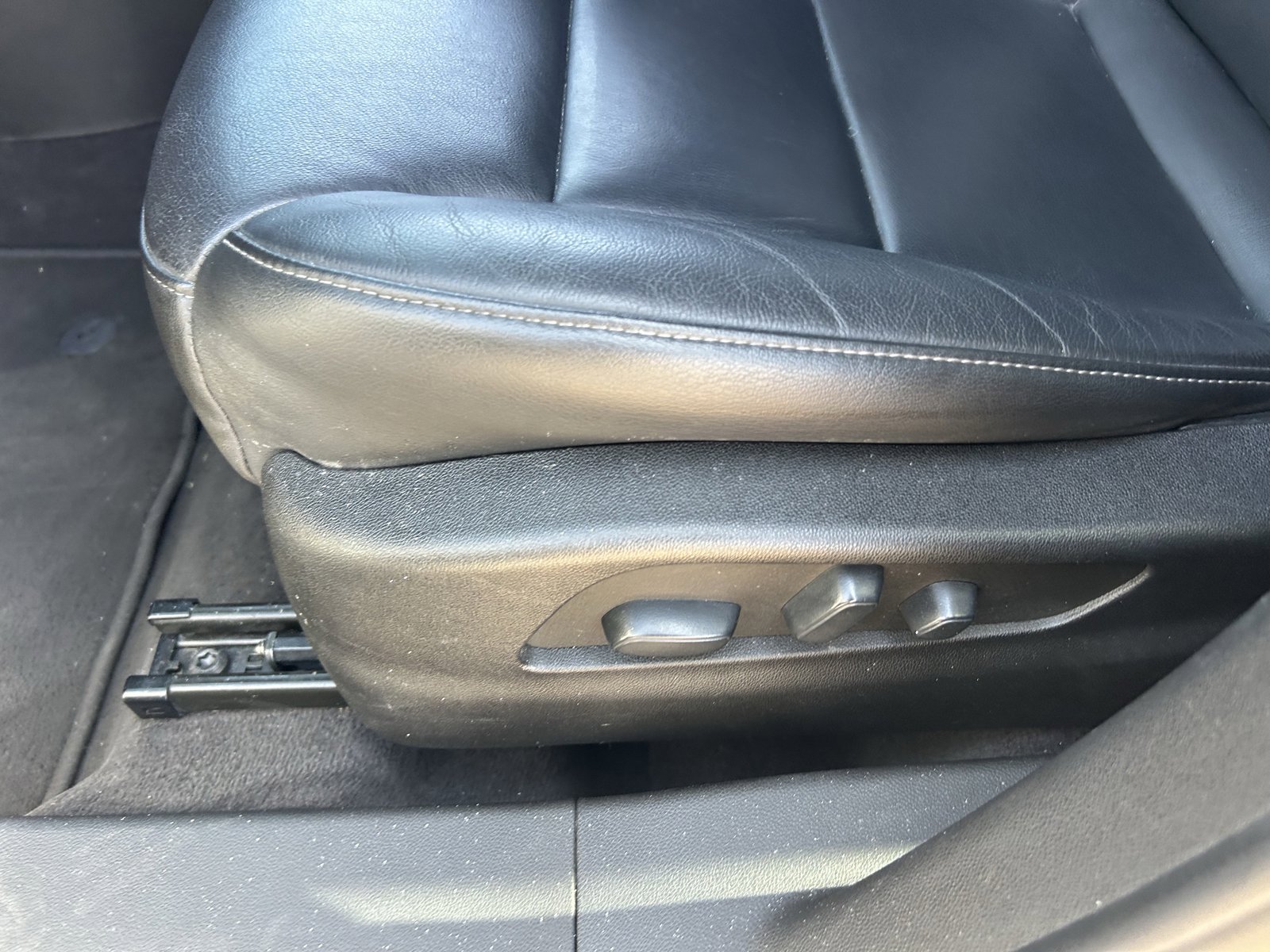 Certified 2022 Cadillac XT4 Premium Luxury w/ Safety Alert Package image 28