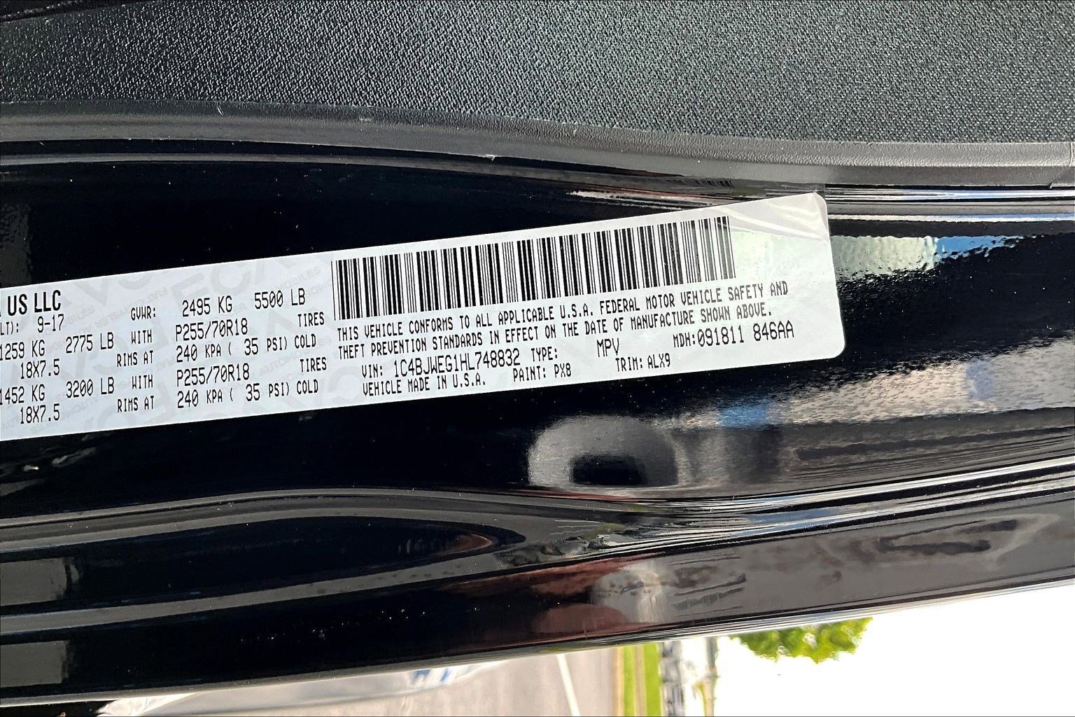 Used 2017 Jeep Wrangler Unlimited Sahara w/ Connectivity Group AWD/4WD image 19