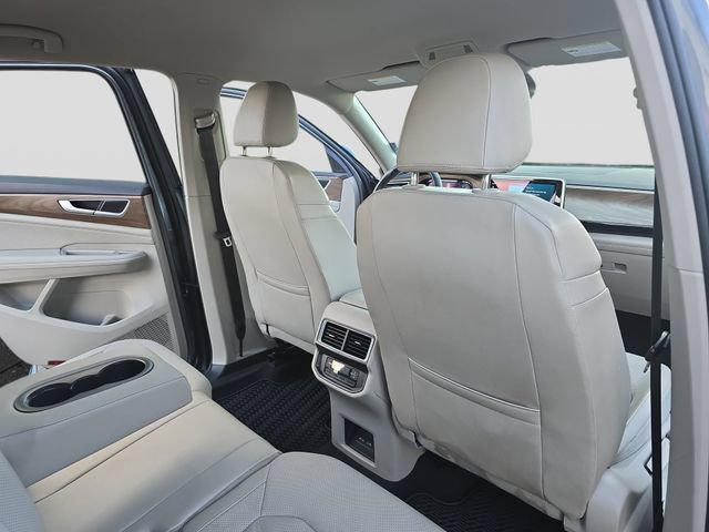 Used 2024 Volkswagen Atlas SE FWD image 11