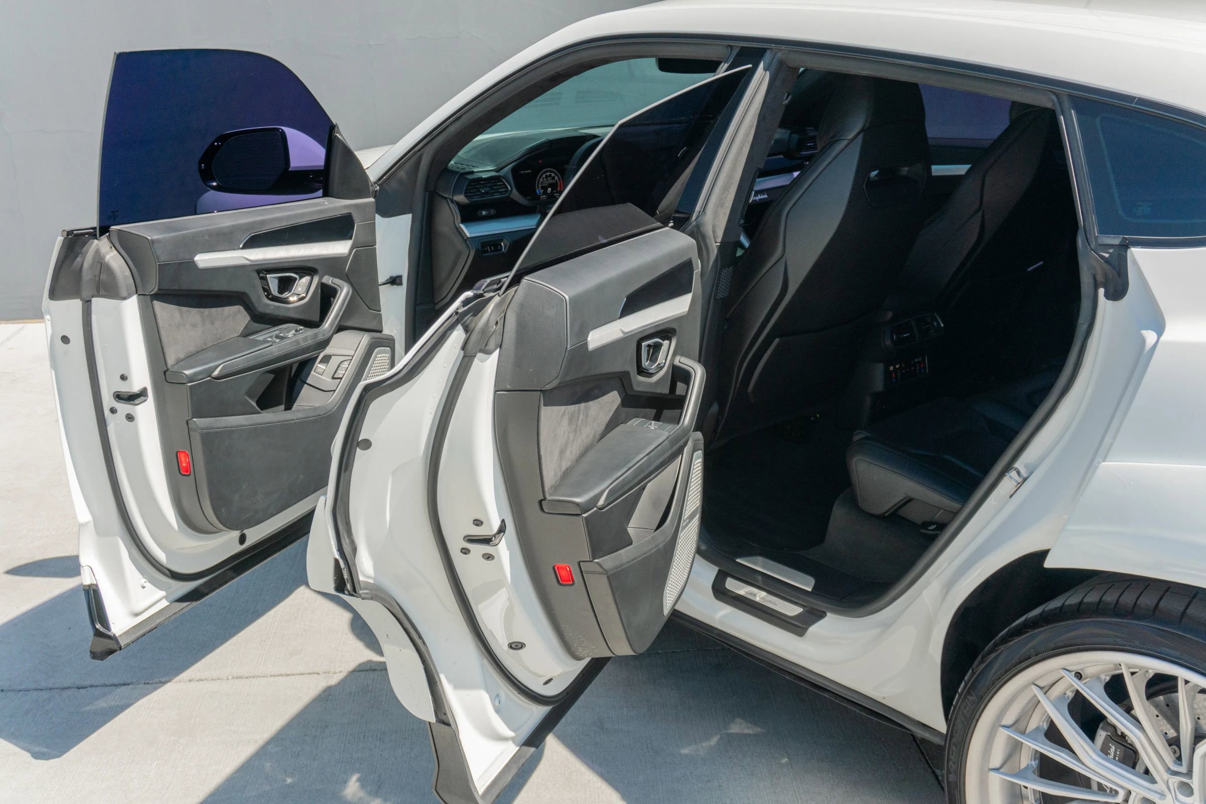 Used 2019 Lamborghini Urus AWD/4WD image 66
