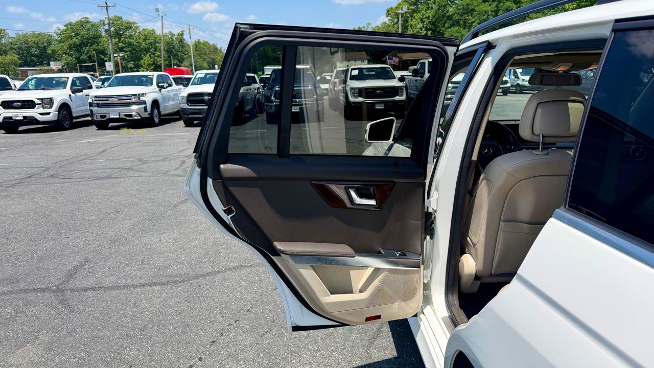 Used 2013 Mercedes-Benz GLK 350 4MATIC image 16
