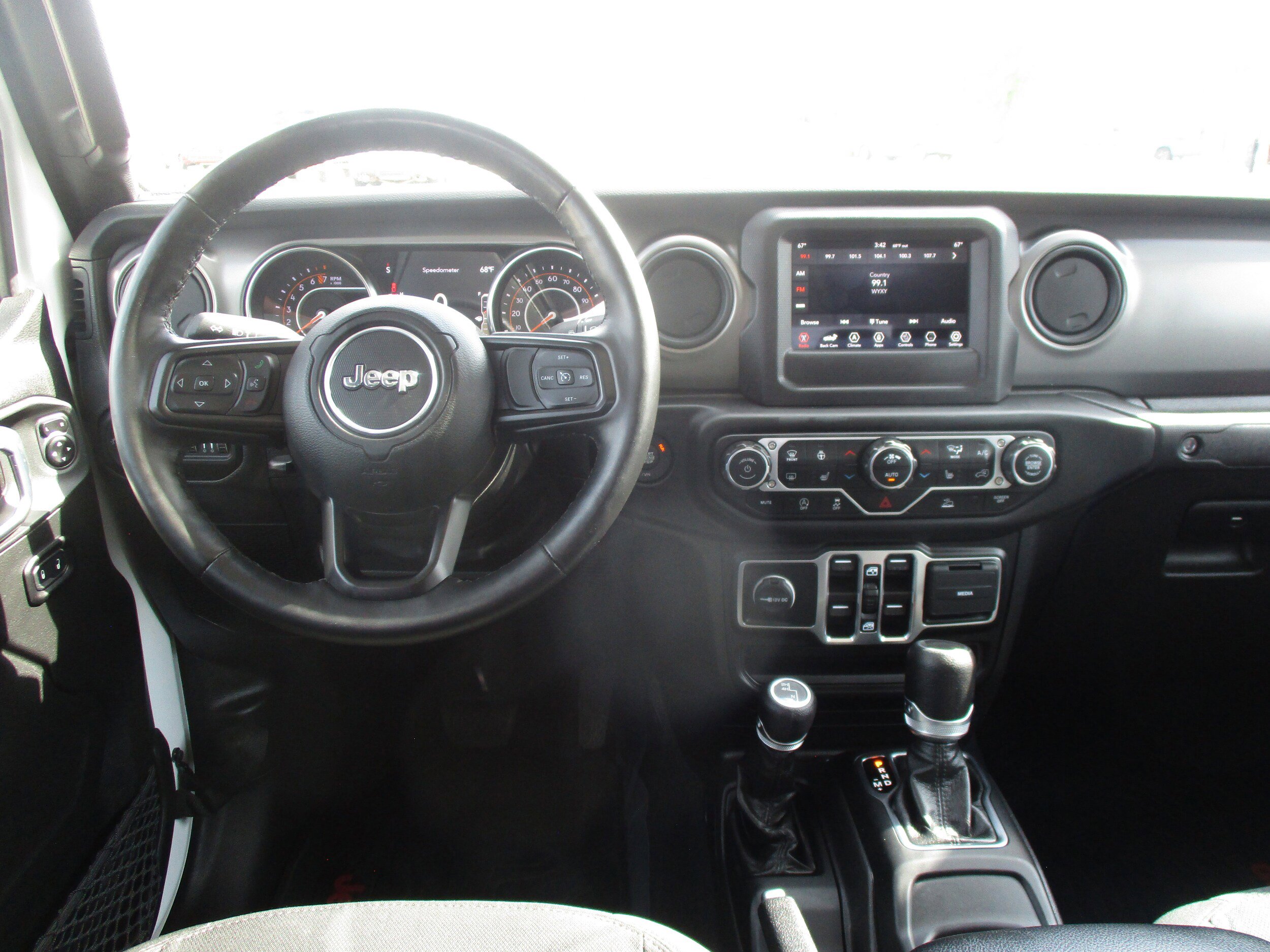 Used 2022 Jeep Gladiator Sport AWD/4WD image 16
