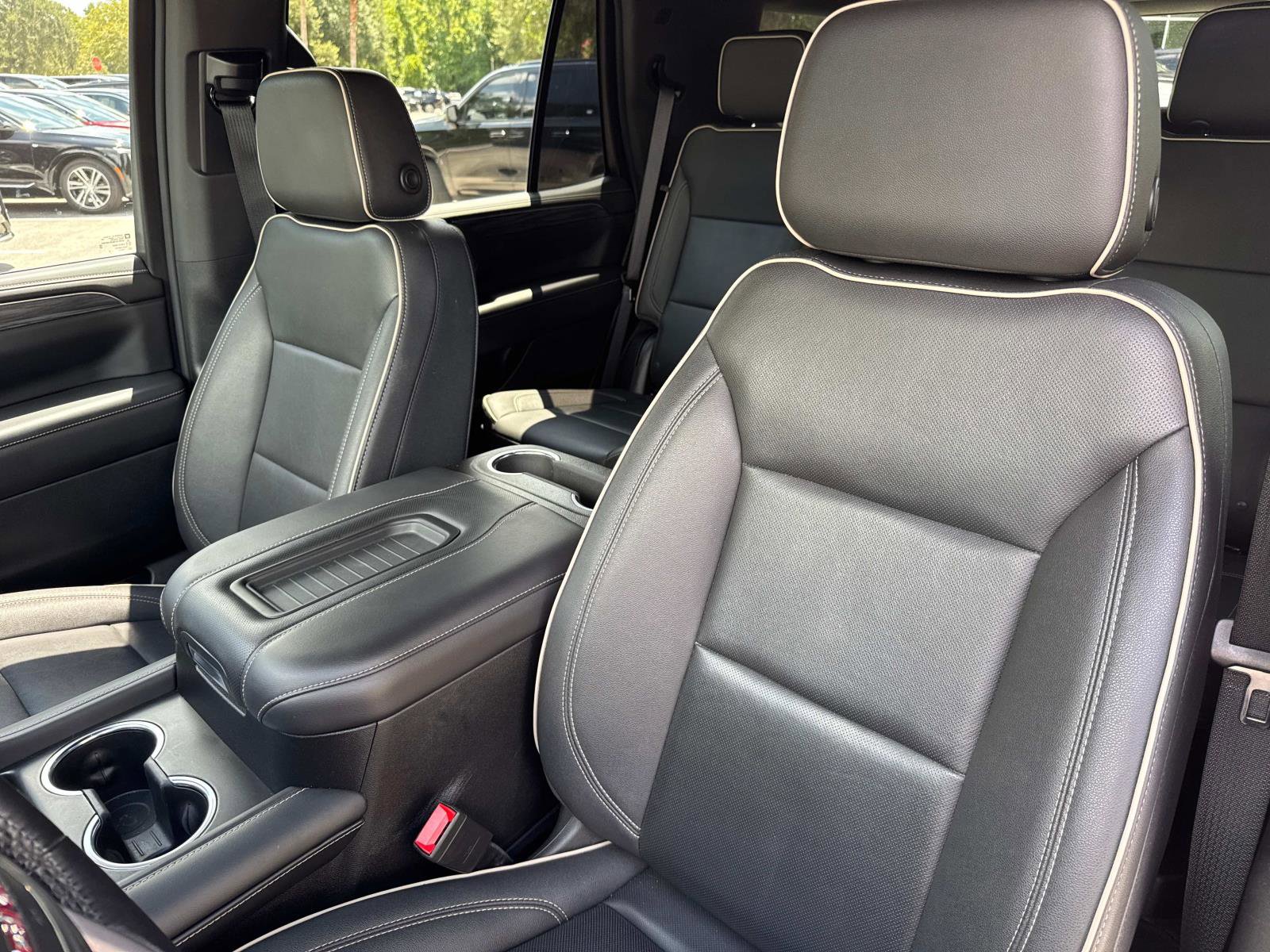 Used 2022 GMC Yukon SLT w/ SLT Premium Package image 22