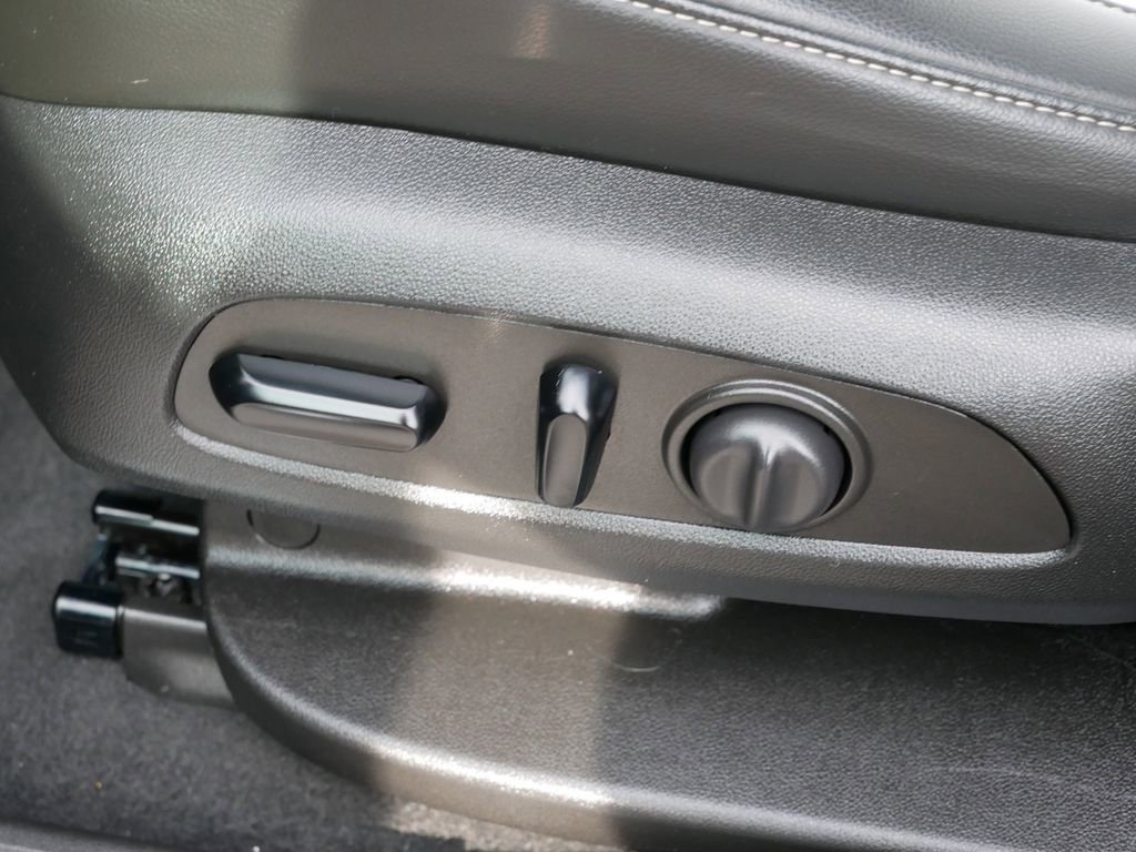 Used 2023 GMC Acadia SLT image 17