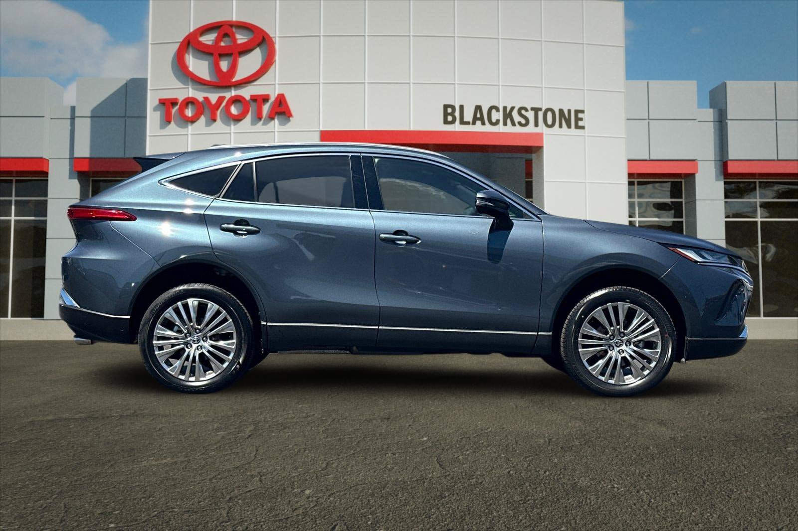 Certified 2023 Toyota Venza XLE AWD/4WD image 2