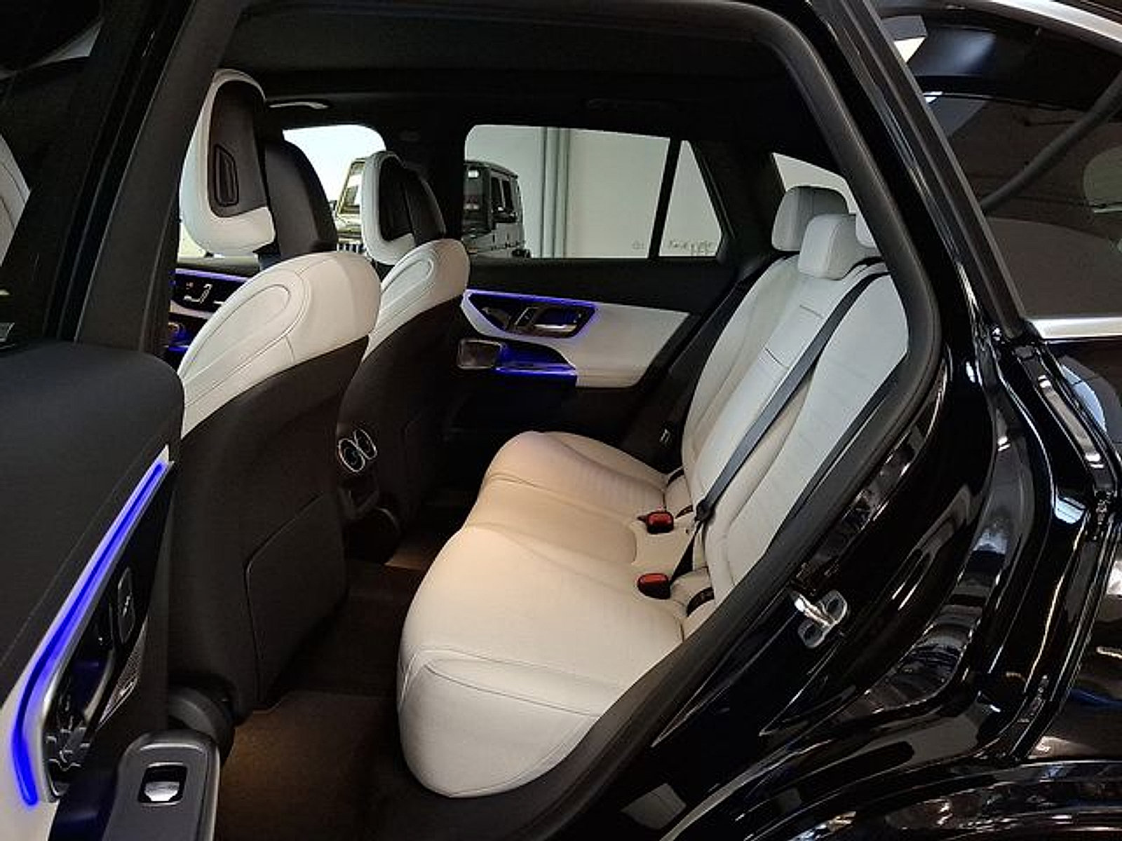 Used 2026 Mercedes-Benz GLC 300 4MATIC image 8