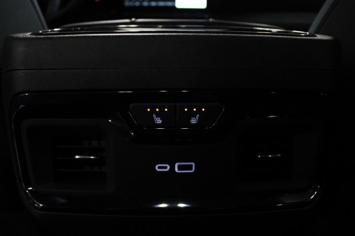 Used 2024 GMC Sierra 1500 AT4 w/ Technology Package image 17