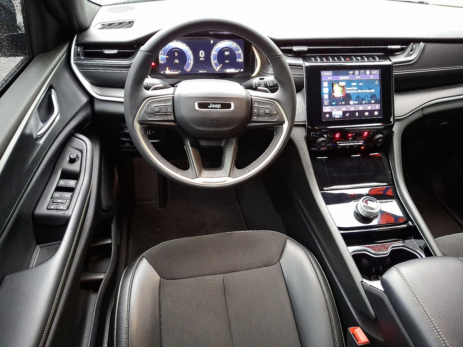 Certified 2023 Jeep Grand Cherokee L Laredo image 11