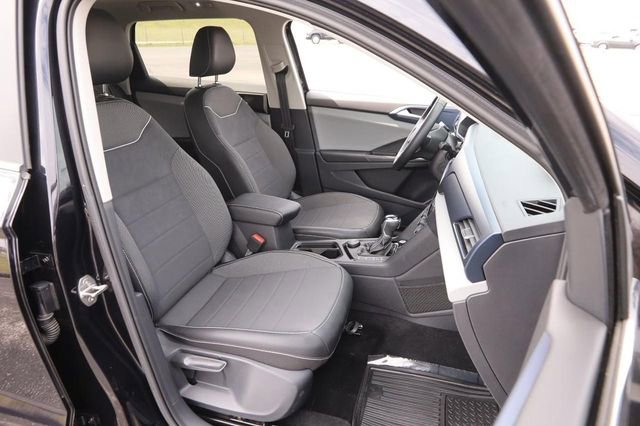 Certified 2023 Volkswagen Taos SE w/ Panoramic Sunroof Package image 26