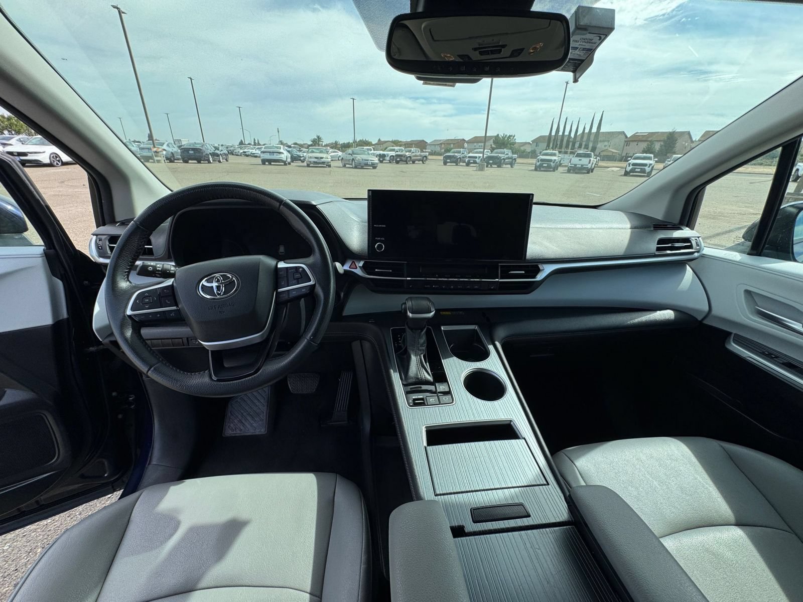 Used 2025 Toyota Sienna XLE FWD image 34