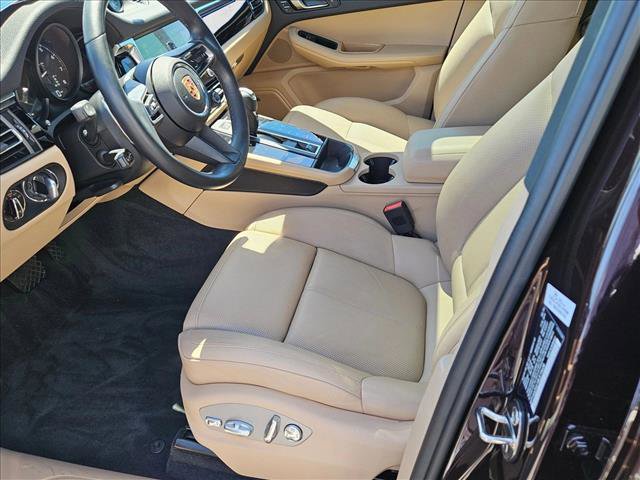 Used 2024 Porsche Macan AWD/4WD image 16