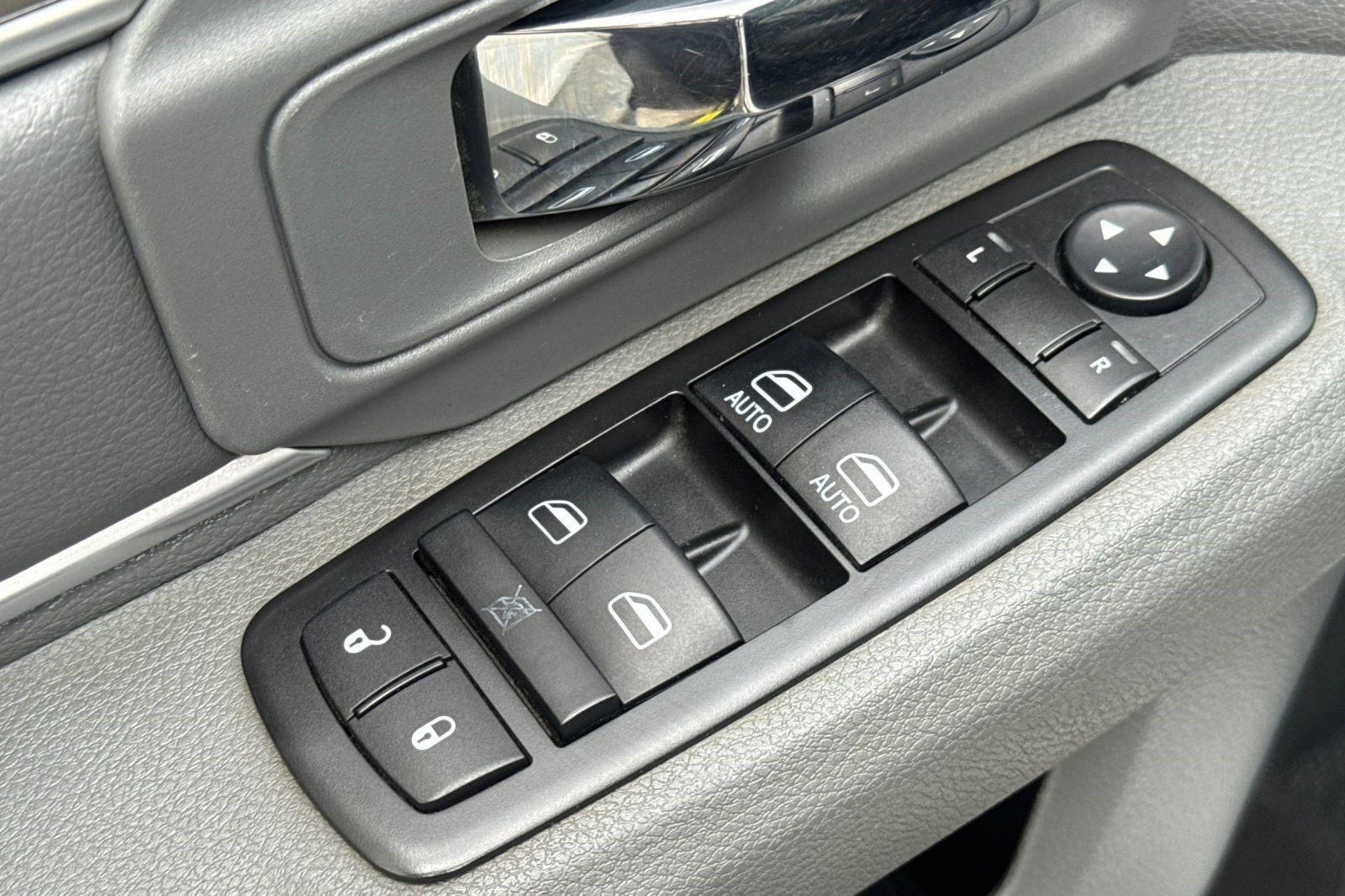 Used 2014 RAM 1500 Classic SLT AWD/4WD image 14