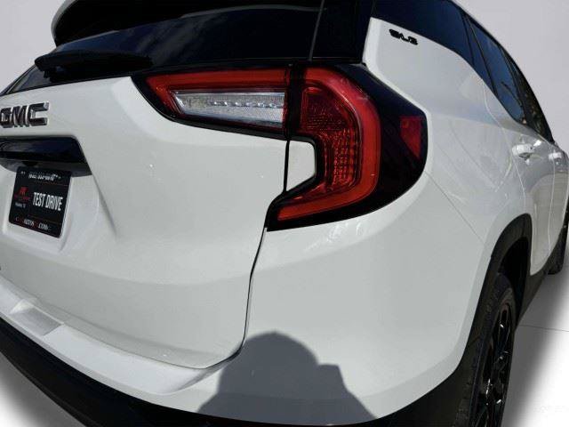 Used 2023 GMC Terrain SLE w/ Driver Convenience Package FWD image 19