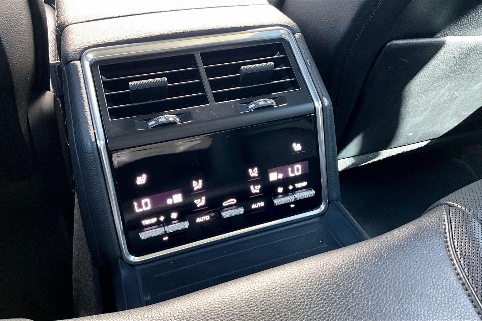 Used 2023 Porsche Panamera image 33