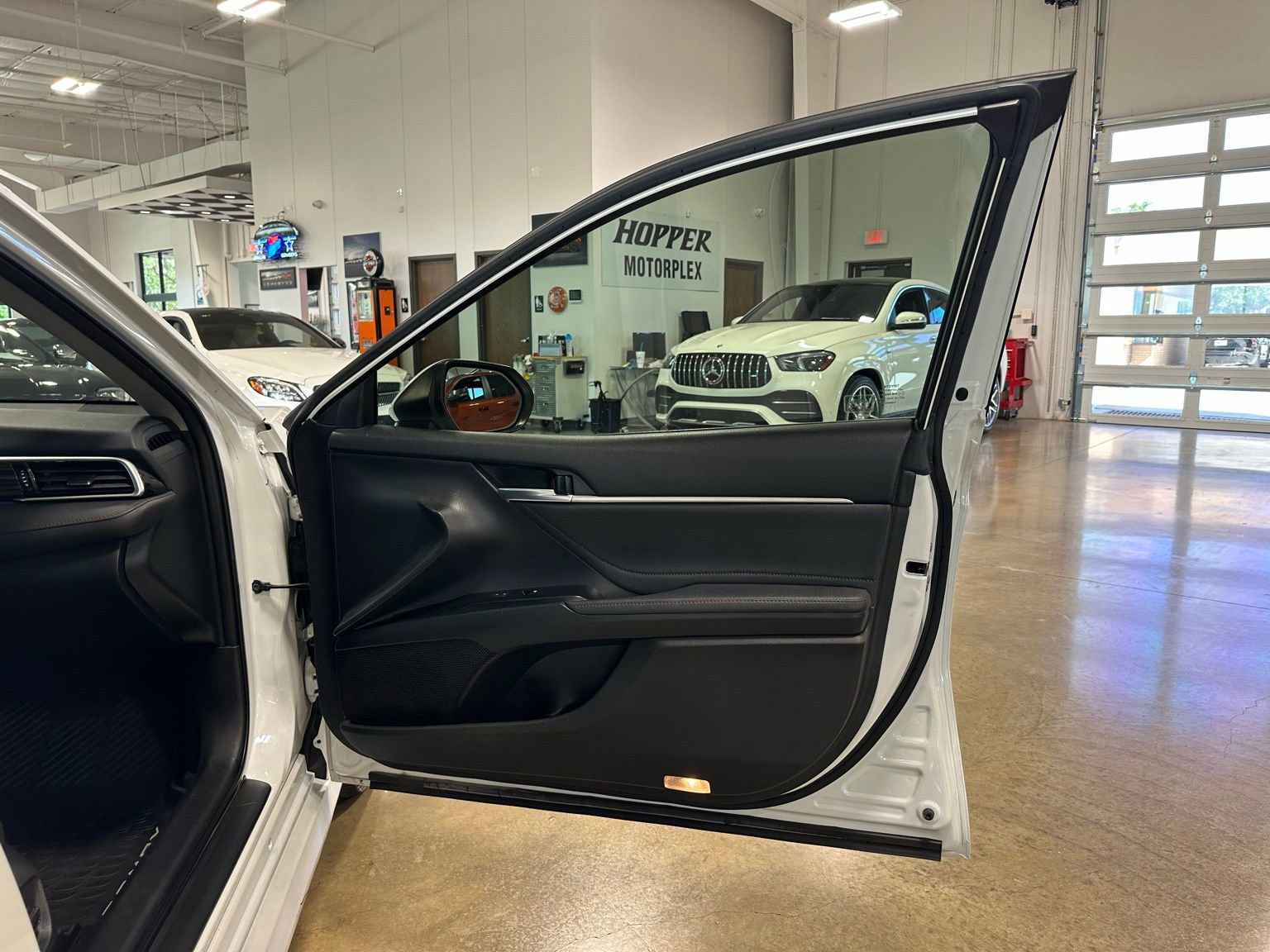 Used 2018 Toyota Camry XLE w/ Audio Package FWD image 39