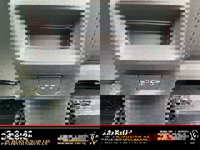 New 2025 Volkswagen Tiguan SE image 57