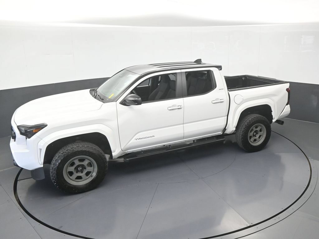 Used 2025 Toyota Tacoma SR5 AWD/4WD image 46