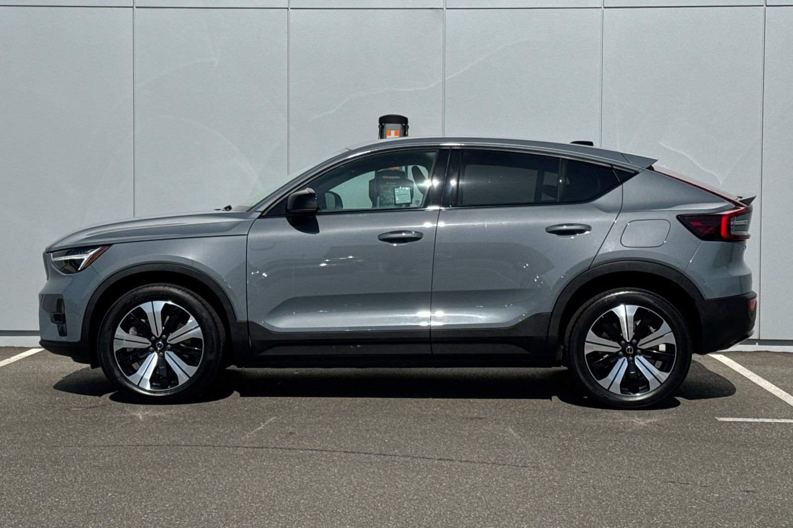 Used 2023 Volvo C40 P8 Recharge Plus AWD/4WD image 2