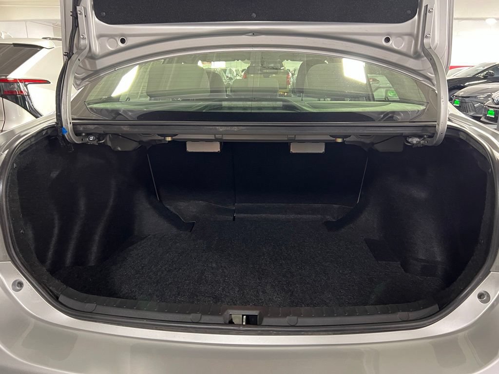 Used 2013 Toyota Corolla LE FWD image 35