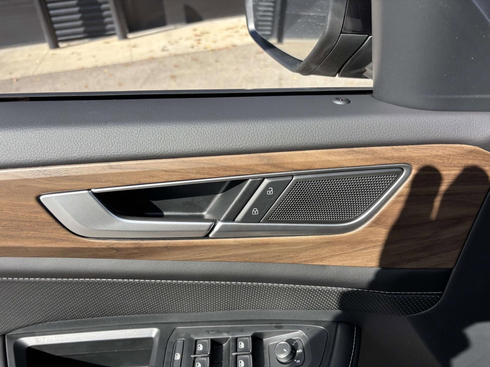 New 2026 Volkswagen Atlas SE image 12