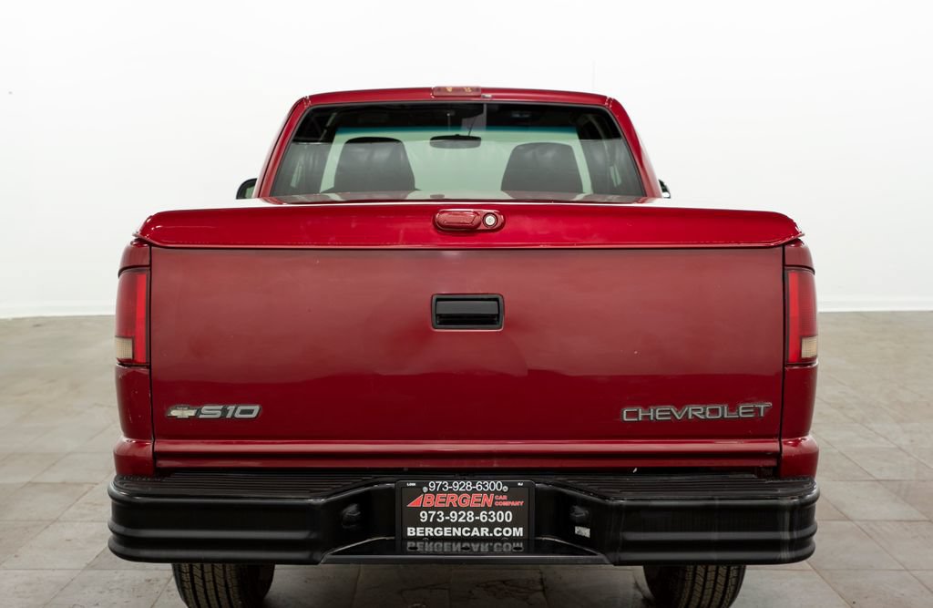 Used 2002 Chevrolet S10 Pickup LS w/ LS Preferred Equipment Group AWD/4WD image 11