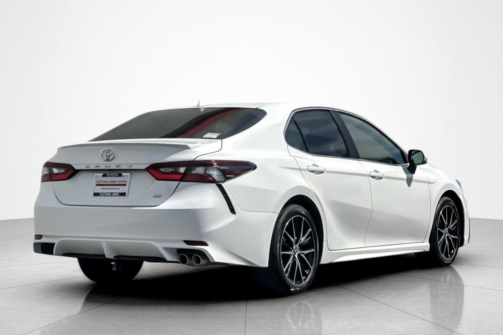 Used 2024 Toyota Camry SE image 5