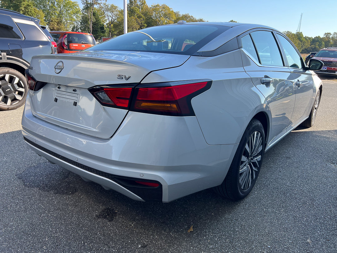 Used 2024 Nissan Altima 2.5 SV FWD image 8