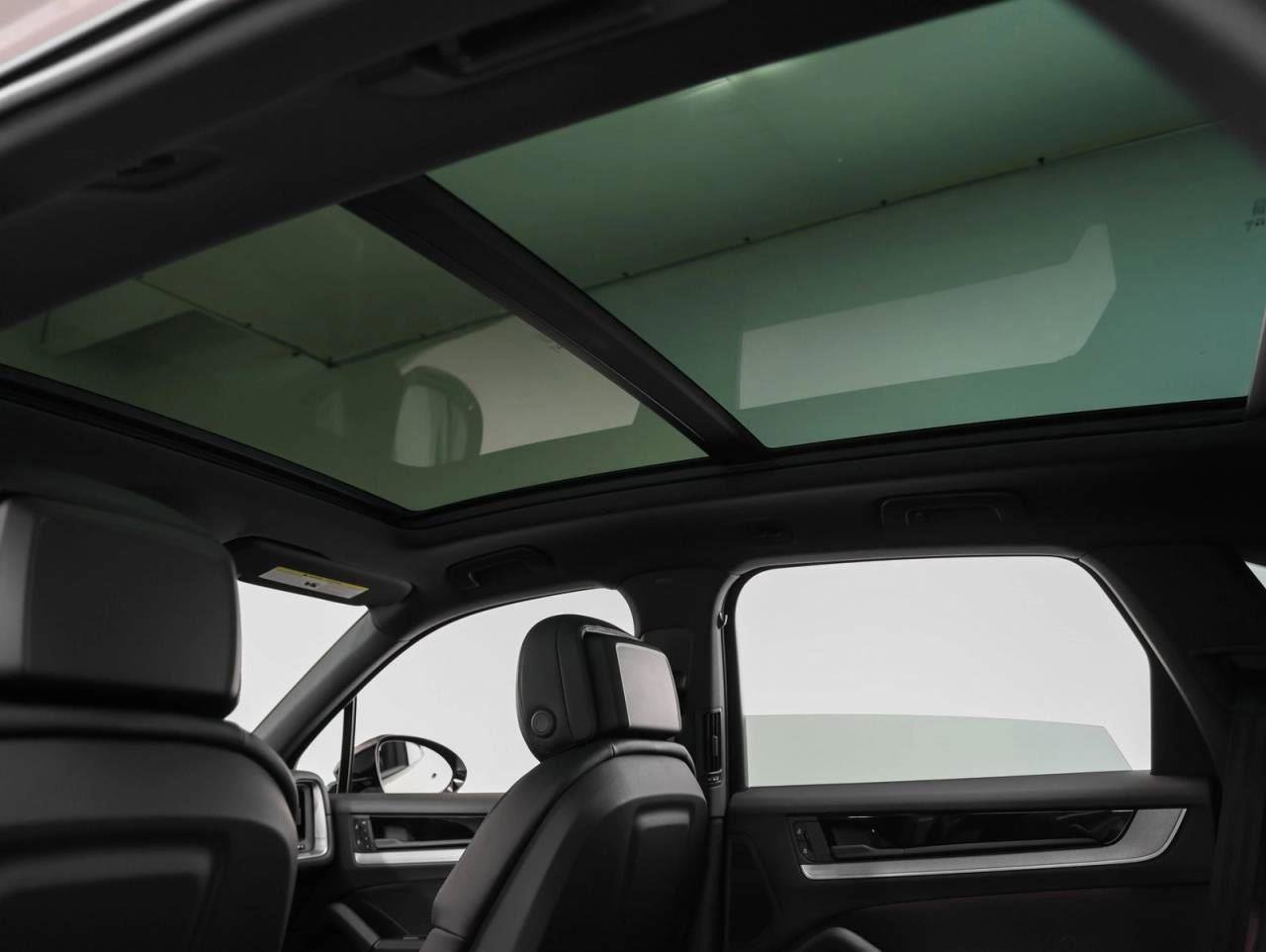 New 2025 Porsche Cayenne image 37