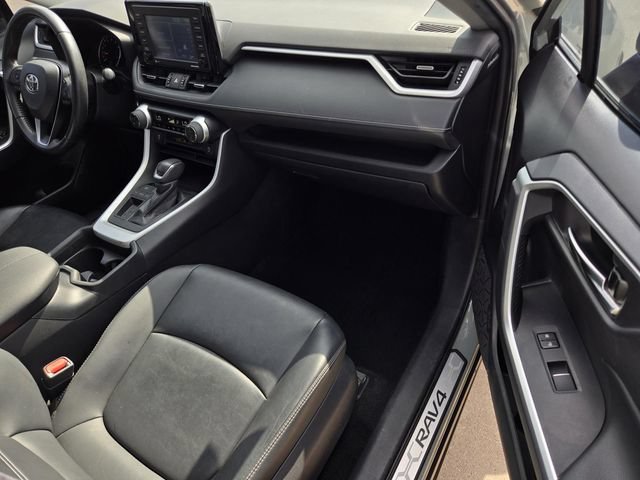 Used 2021 Toyota RAV4 XLE Premium FWD image 7