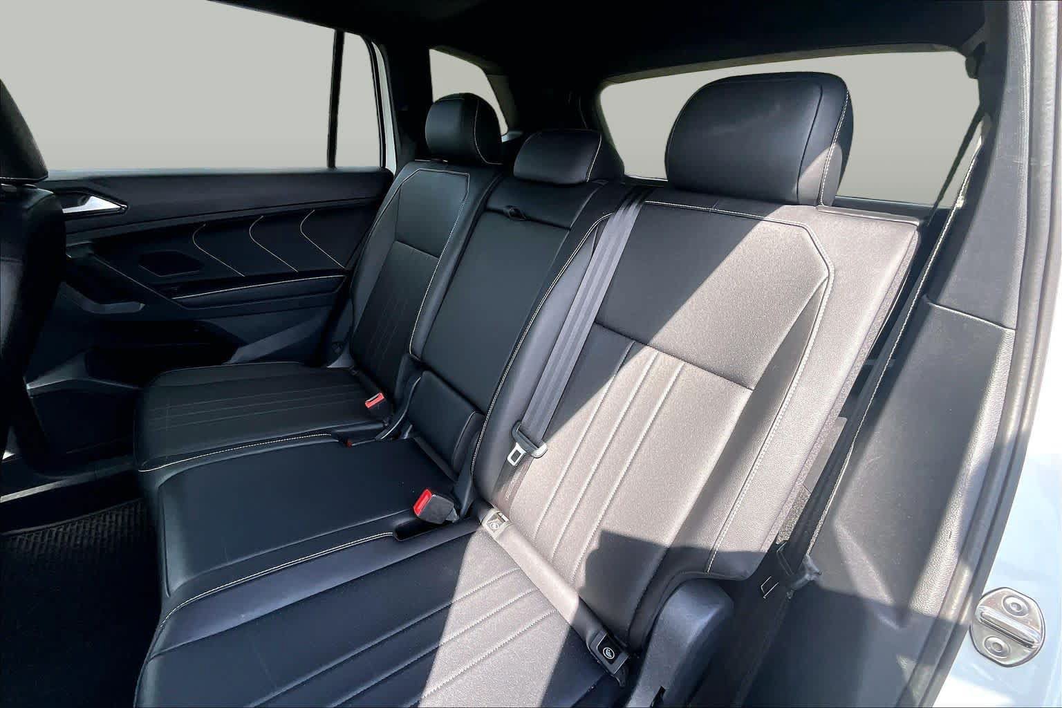 Used 2024 Volkswagen Tiguan SE R-Line FWD image 21