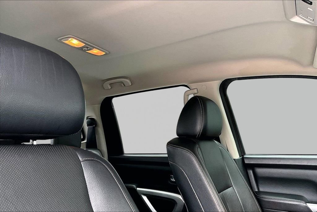 Used 2018 Nissan Titan SL AWD/4WD image 28