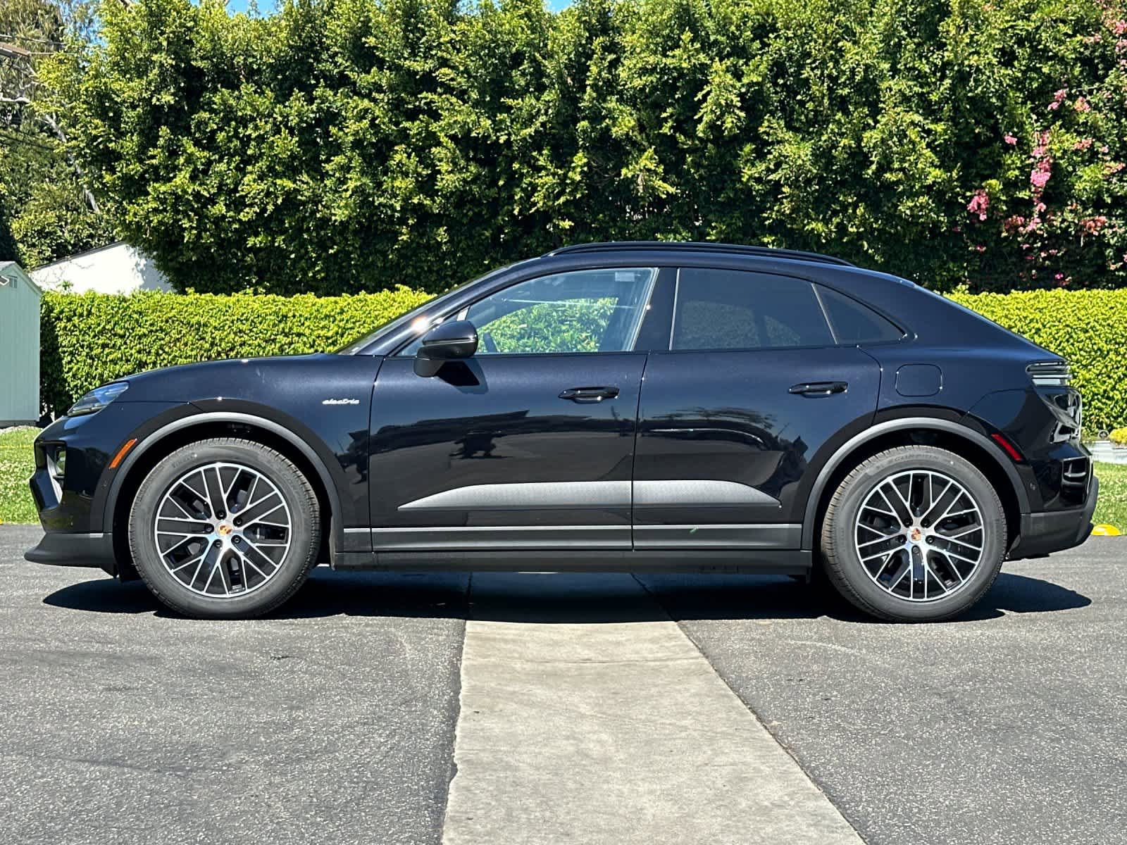 New 2026 Porsche Macan Electric RWD image 2