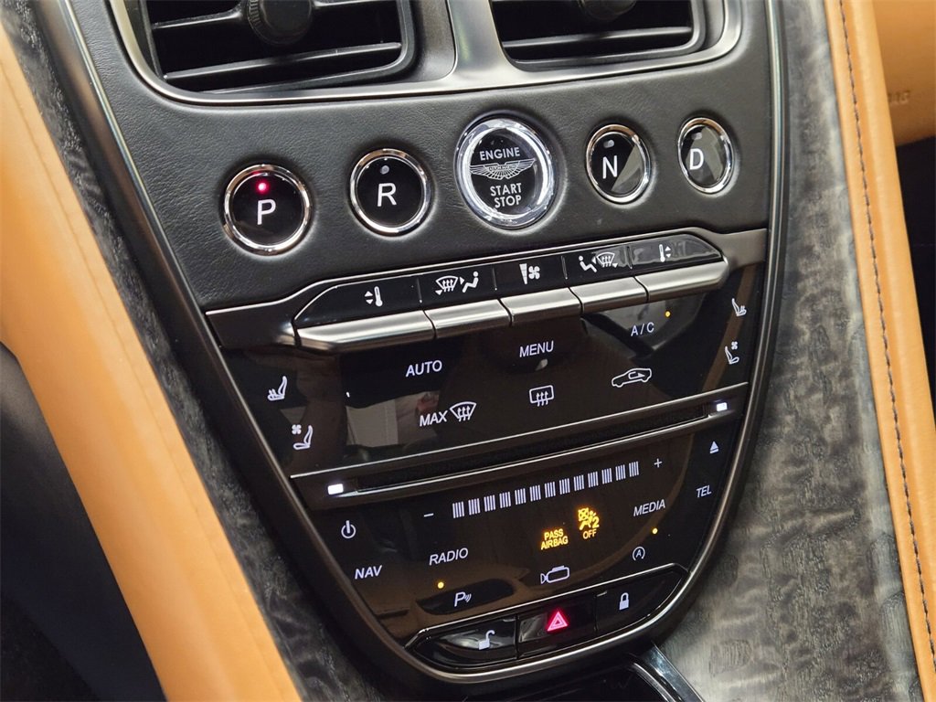 Used 2021 Aston Martin DB11 image 39