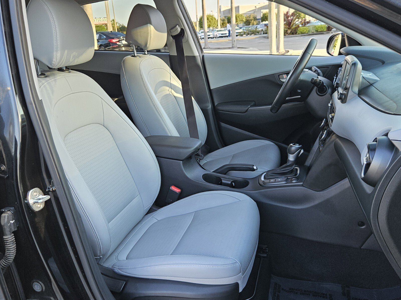 Used 2021 Hyundai Kona Limited w/ Cargo Package image 24