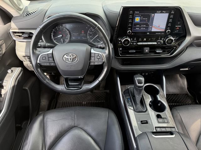 Used 2021 Toyota Highlander Limited image 14