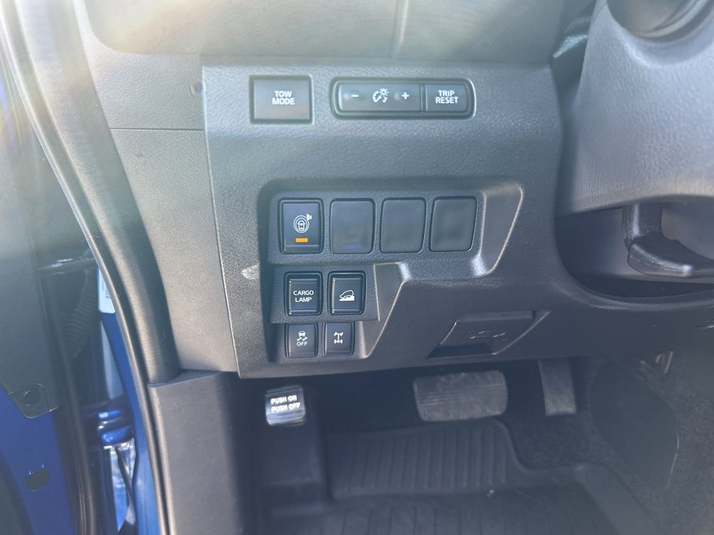 Used 2025 Nissan Frontier PRO-4X image 23