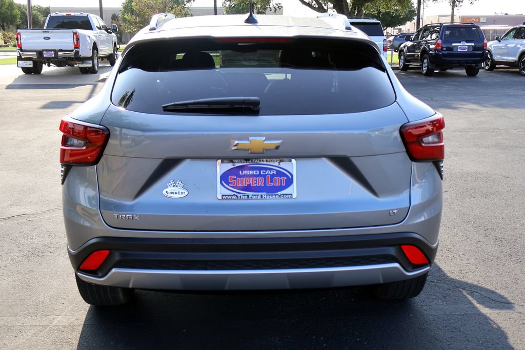 Used 2025 Chevrolet Trax LT w/ LT Convenience Package FWD image 16