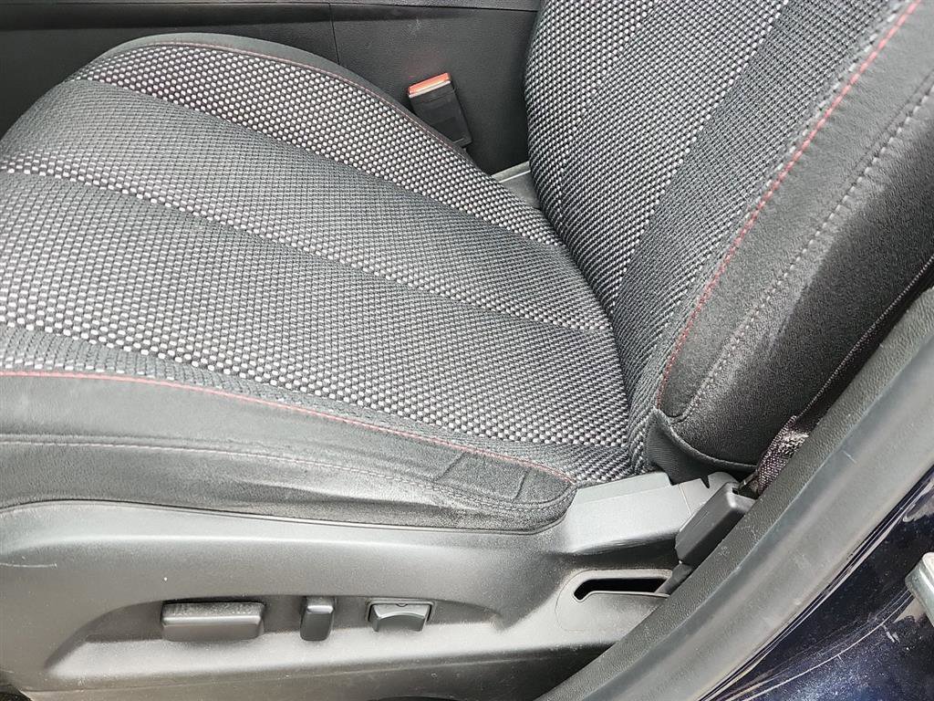 Used 2017 Chevrolet Equinox LT w/ Convenience Package image 11