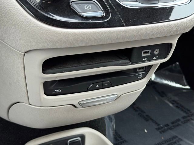 Used 2018 Chrysler Pacifica Touring-L Plus image 17