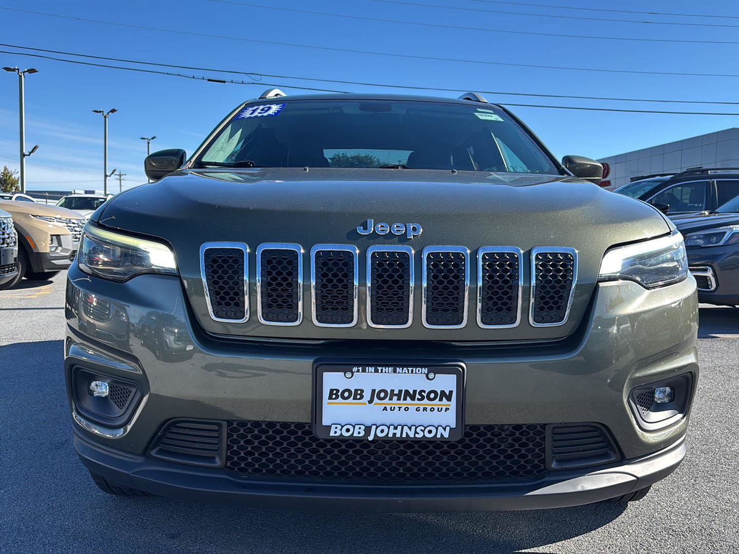 Used 2019 Jeep Cherokee Latitude Plus w/ Cold Weather Group AWD/4WD image 9