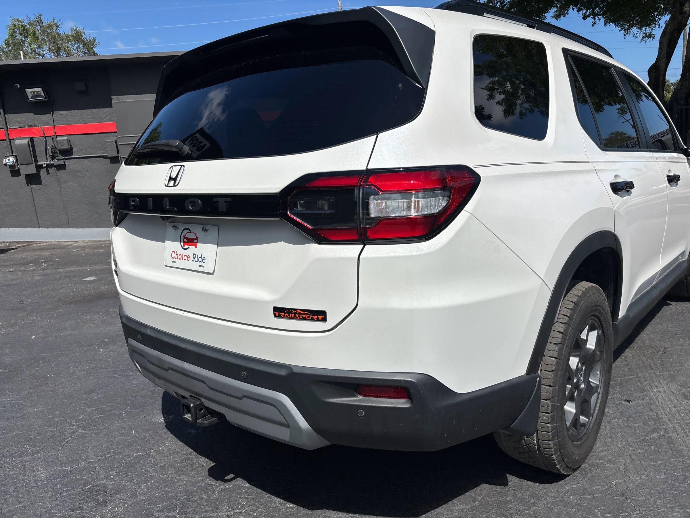 Used 2025 Honda Pilot TrailSport image 30